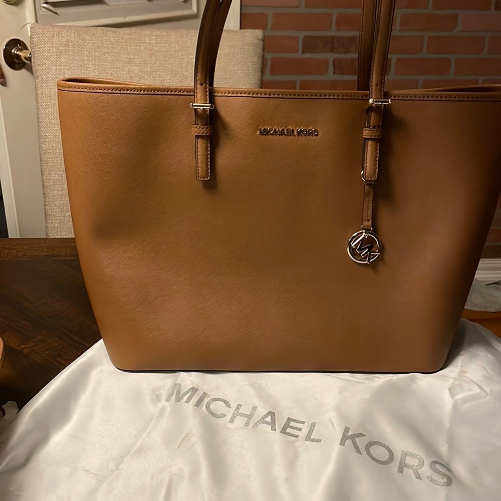 Michael Kors Jet Set Carry All Tote